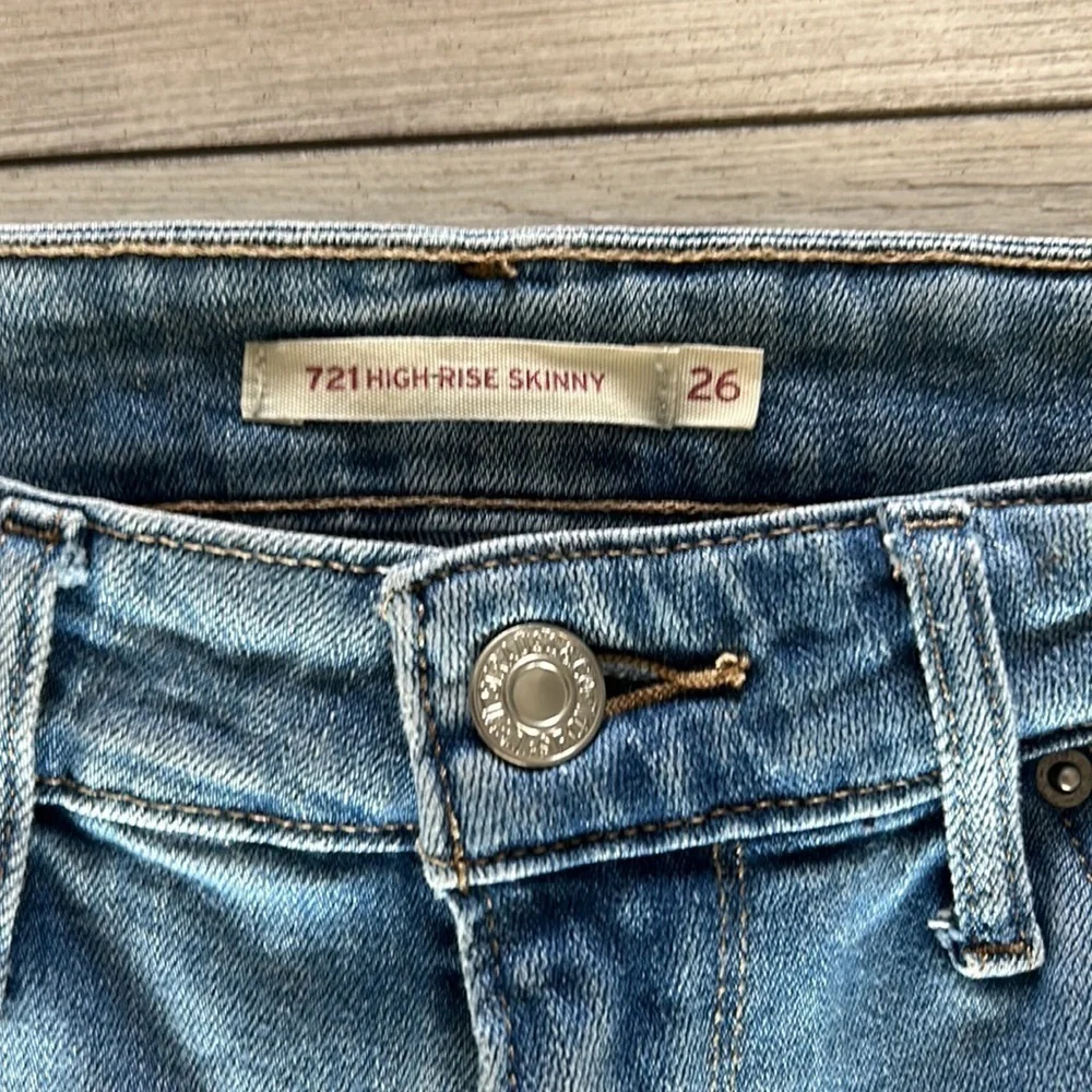 levis 721 high rise skinny jeans size 26 distressed